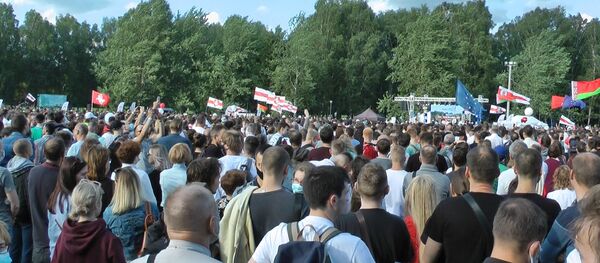 Мноства людзей сабралася на мітынг у парку Дружбы народаў - відэа Мноства людзей сабралася на мітынг у парку Дружбы народаў - відэа - Sputnik Беларусь