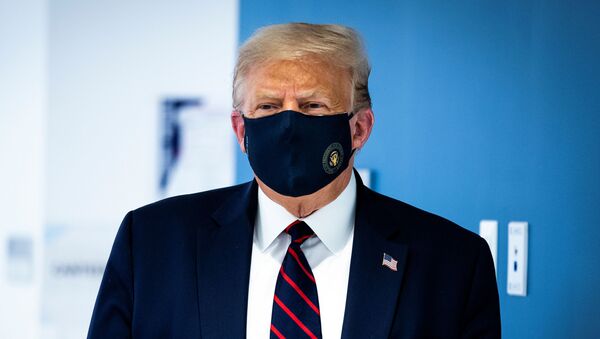 Дональд Трамп в защитной маске - Sputnik Беларусь