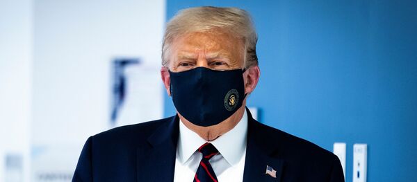 Дональд Трамп в защитной маске - Sputnik Беларусь