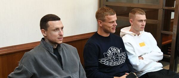 Футболисты Павел Мамаев, Александр Кокорин и Кирилл Кокорин (слева направо) Футболисты Павел Мамаев, Александр Кокорин и Кирилл Кокорин (слева направо) - Sputnik Беларусь