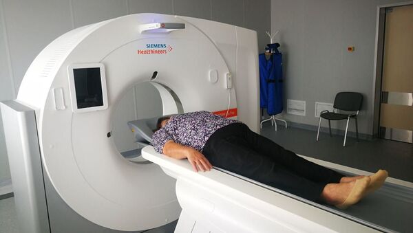 Первый из 10 компьютерных томографов, подаренных Беларуси Гуцевиевым, работает в 5-й клинической больнице Минска - Sputnik Беларусь