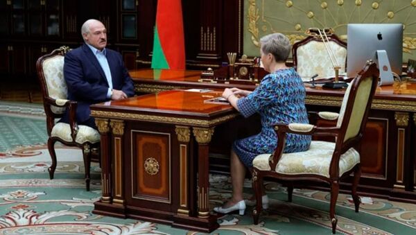 Президент Беларуси Александр Лукашенко принял с докладом Надежду Ермакову - Sputnik Беларусь