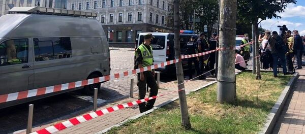 Неизвестный угрожал взорвать бомбу в банке в центре Киева Неизвестный угрожал взорвать бомбу в банке в центре Киева - Sputnik Беларусь