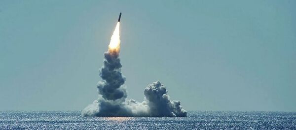 Запуск баллистической ракеты Trident II (D5LE) с подводной лодки USS Maine - Sputnik Беларусь