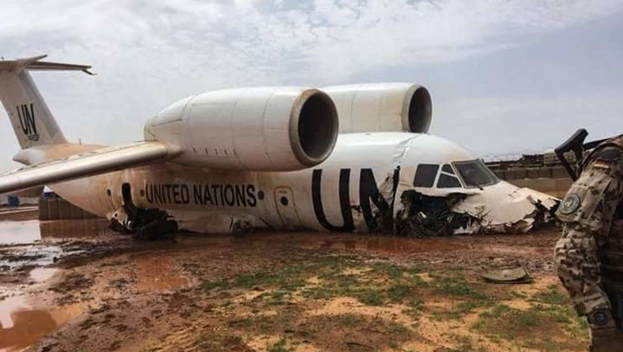 Крушение самолета в мали. АН-74 ЮТЭЙР карго. АН 74 UTAIR. АН-74 «ЮТЭЙР» ООН. АН 72 UTAIR.