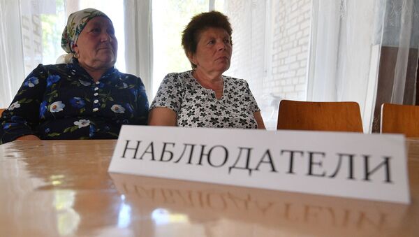 Наблюдателей на участке в Протасах всего двое, а избирателей - 120 человек на три деревни - Sputnik Беларусь
