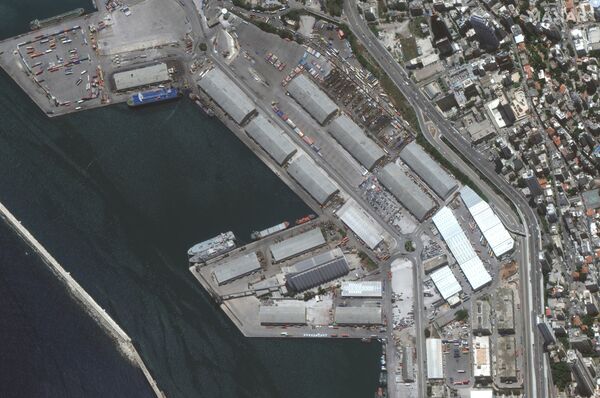 До и после взрыва: опубликованы снимки порта Бейрута со спутника - Sputnik Беларусь