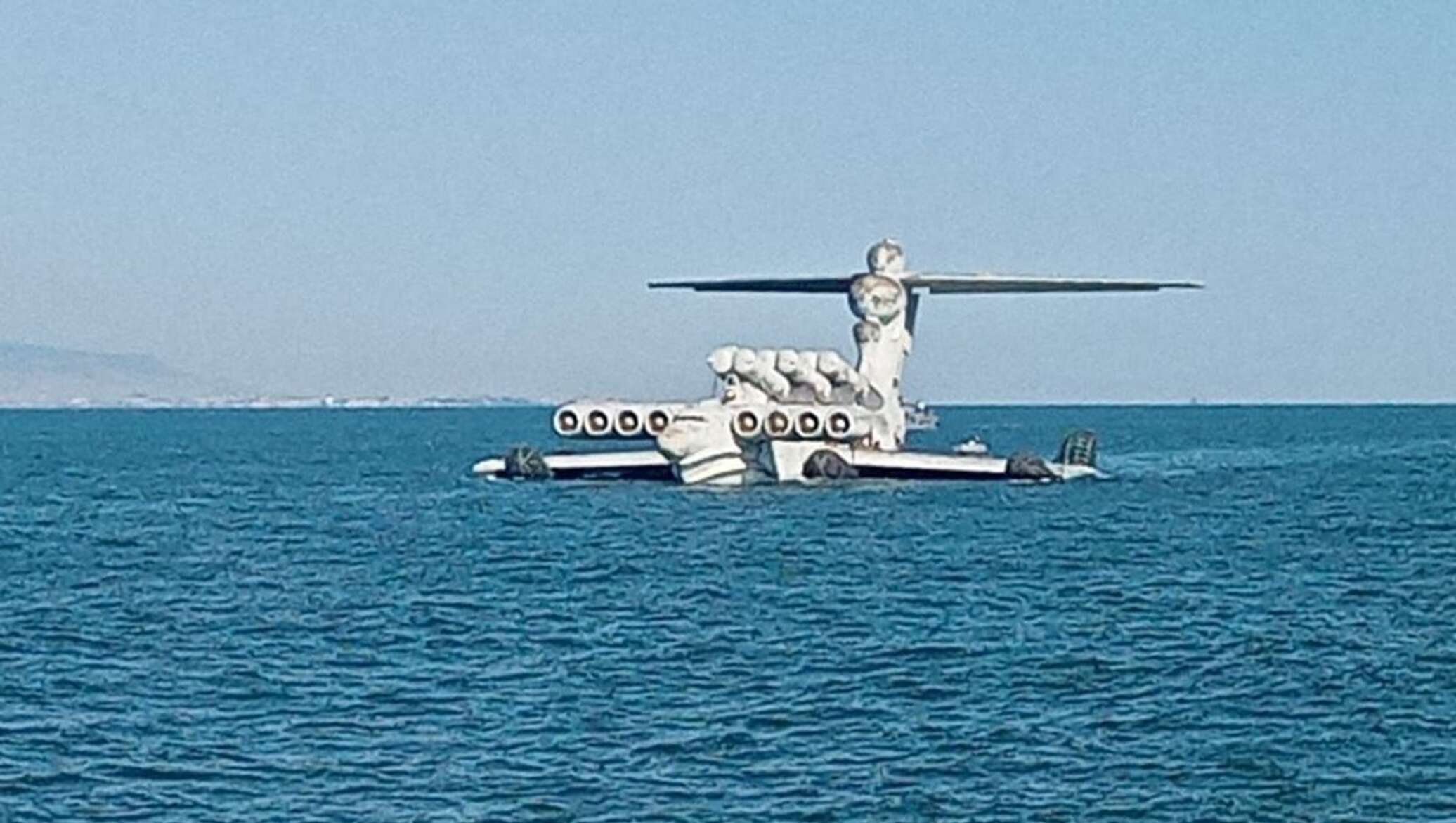 Самолет в дербенте на море. Каспийский монстр экраноплан Дербент. Экраноплан Лунь Дербент 2020. Экраноплан Лунь Каспийск. Экраноплан Лунь в Дагестане.