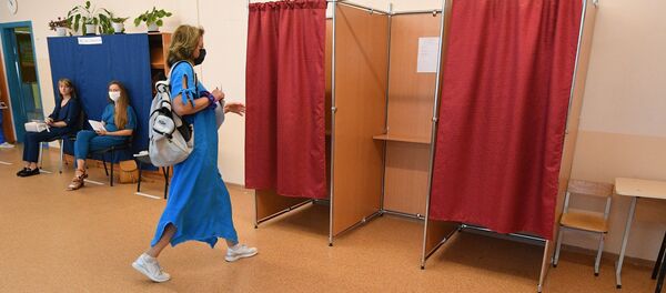 Досрочное голосование на выборах президента 2020 в Минске - Sputnik Беларусь