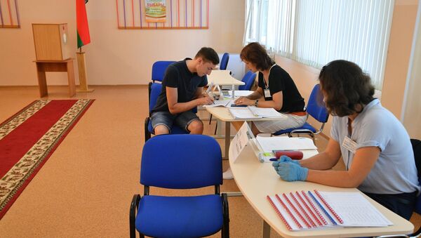 Досрочное голосование на выборах президента 2020 в Минске - Sputnik Беларусь