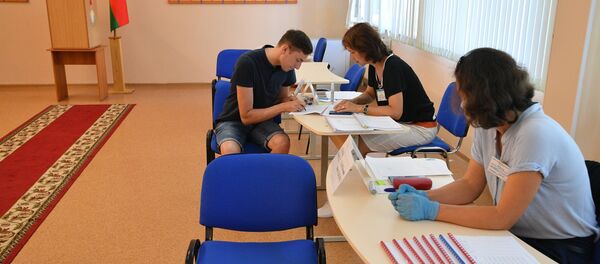 Досрочное голосование на выборах президента 2020 в Минске - Sputnik Беларусь