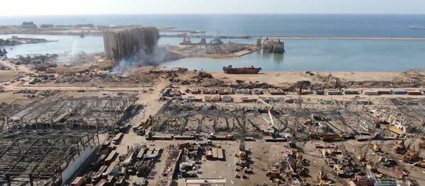 Российские спасатели и медики прилетели на помощь в Бейрут - видео - Sputnik Беларусь