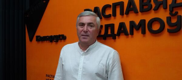 Надо отвечать и на неудобные вопросы: Думбадзе о предвыборной обстановке  - Sputnik Беларусь