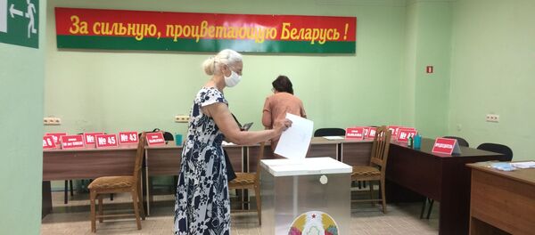 Досрочное голосование на одном из участков Бобруйска идет в обычном режиме - Sputnik Беларусь