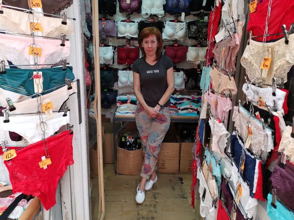 Товара нет, клиенты идут: как на рынках и в ТЦ переживают пандемию COVID-19 - Sputnik Беларусь