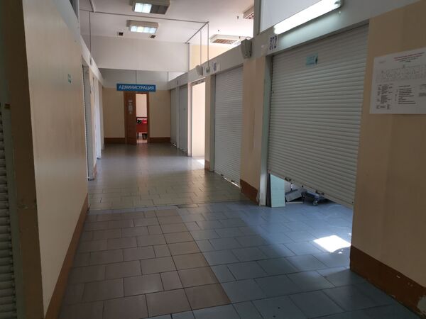 Товара нет, клиенты идут: как на рынках и в ТЦ переживают пандемию COVID-19 - Sputnik Беларусь