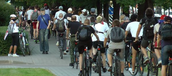 Велосипедисты провели акцию солидарности в Минске - видео - Sputnik Беларусь