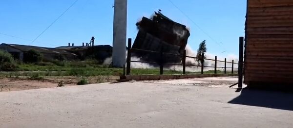 Пиротехники взорвали аварийное здание под Оршей - Sputnik Беларусь