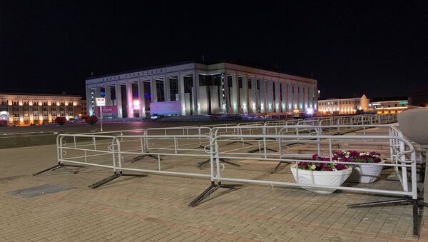Видеофакт: в центре Минска уже начали готовиться к президентским выборам - Sputnik Беларусь