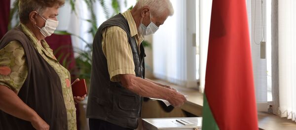 Пенсионеры Дмитроченко Василий Иванович и Вера Афанасьевна - Sputnik Беларусь