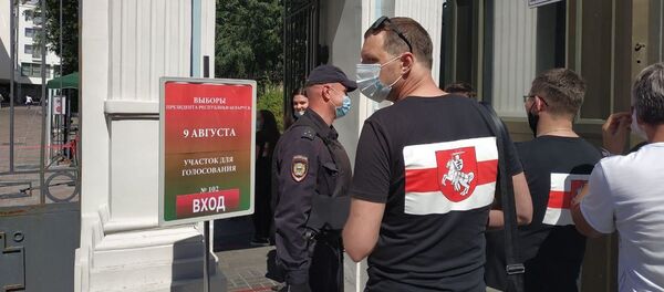 В Москве выстроилась очередь желающих проголосовать - Sputnik Беларусь