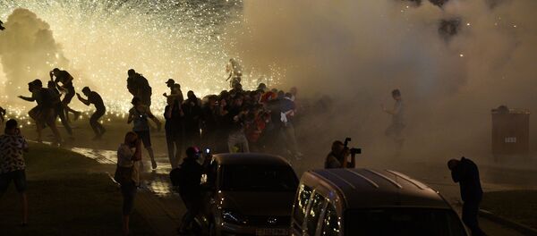 Каким мы запомнили вечер 9 августа? Видео протестов в Минске - Sputnik Беларусь