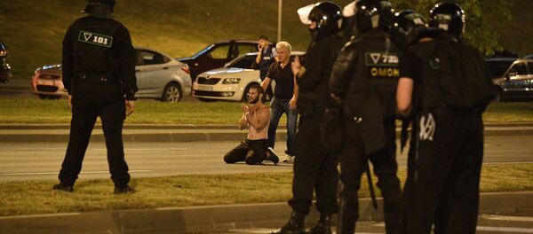 Столкновения с протестующими в центре Минска - Sputnik Беларусь