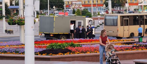 Автозаки в Витебске 9 августа - Sputnik Беларусь