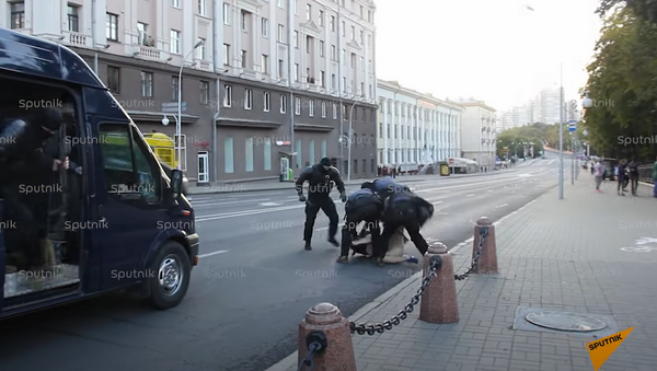 Задержания в Минске в понедельник, видео - Sputnik Беларусь