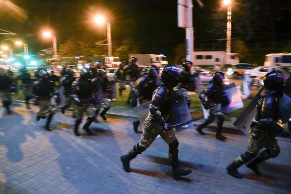 Милиция во время протестов в Минске после президентских выборов - Sputnik Беларусь