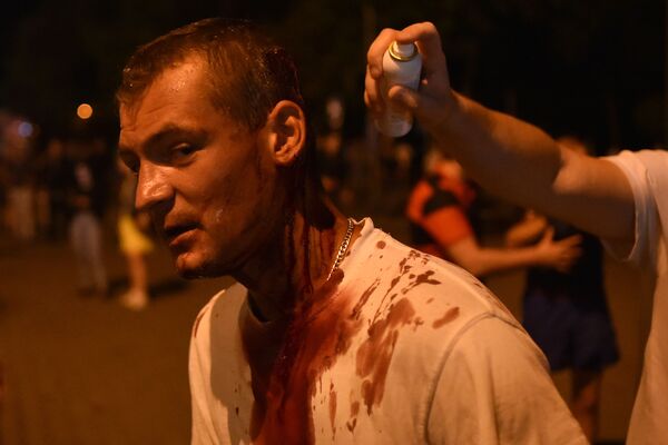 Раненый протестующий во время беспорядков в Минске после президентских выборов - Sputnik Беларусь