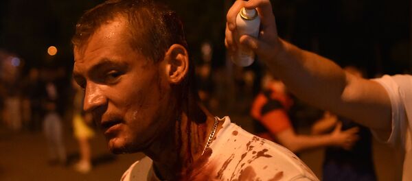 Раненый протестующий во время беспорядков в Минске после президентских выборов Раненый протестующий во время беспорядков в Минске после президентских выборов - Sputnik Беларусь