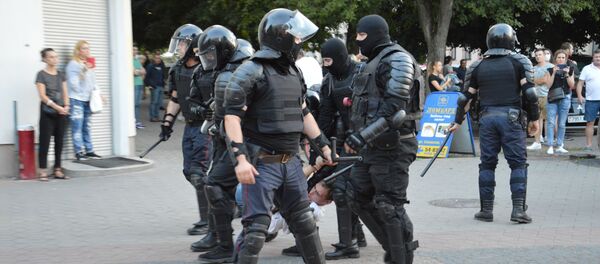 Протесты в Бресте 10-11 августа Протесты в Бресте 10-11 августа - Sputnik Беларусь