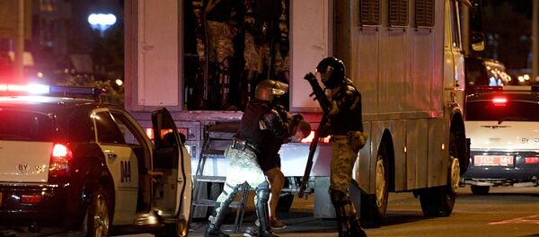 Затрыманні на трэці дзень пратэстаў у Мінску Затрыманні на трэці дзень пратэстаў у Мінску - Sputnik Беларусь