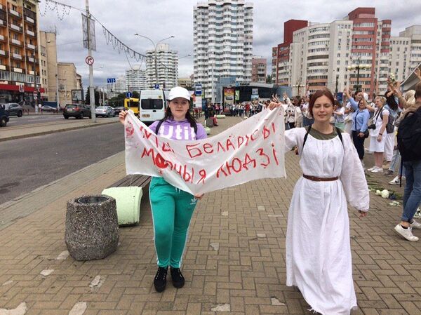 Акции баба. Испанские женщины бастуют против карантина фото. 1980 Женщины протесты. Женщины протесты за управление государством. Женские акции политика.