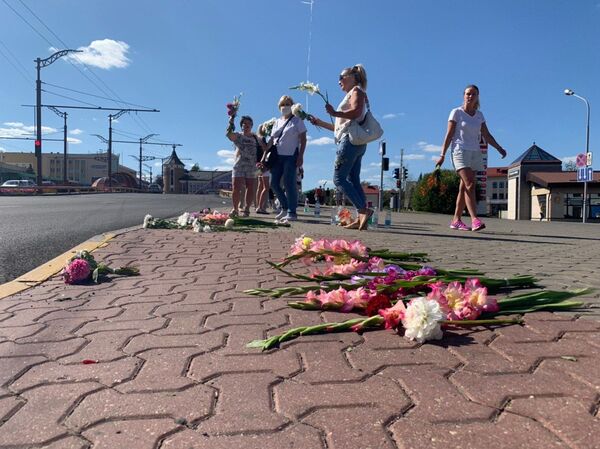 Мирную акцию женщин в белом поддержали в регионах - Sputnik Беларусь