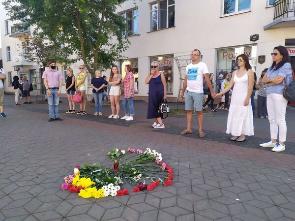 Мирную акцию женщин в белом поддержали в регионах - Sputnik Беларусь