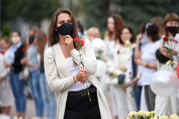 Мирную акцию женщин в белом поддержали в регионах - Sputnik Беларусь