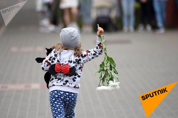 Мирную акцию женщин в белом поддержали в регионах - Sputnik Беларусь