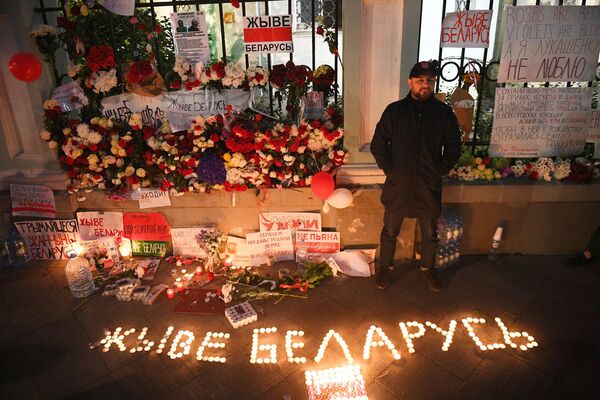 Ситуация у посольства Беларуси в Москве - Sputnik Беларусь