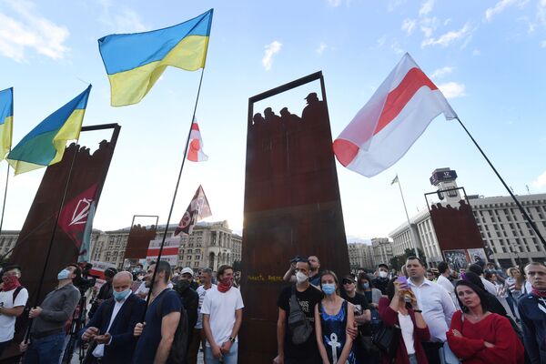 Митинг украинских активистов и членов белорусской диаспоры в поддержку белорусов - Sputnik Беларусь