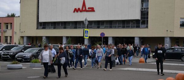 Супрацоўнікі завода МАЗ далучыліся да забастоўкі Супрацоўнікі завода МАЗ далучыліся да забастоўкі - Sputnik Беларусь