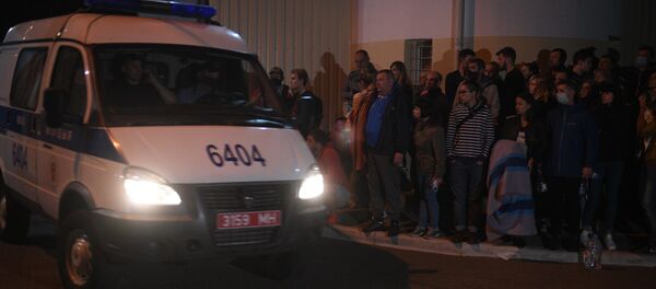 Родственники и близкие задержанных во время протестов у ЦИП на Окрестина - Sputnik Беларусь