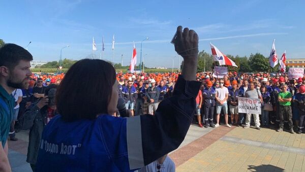 Работники Гродно Азот собрали митинг у предприятия - Sputnik Беларусь