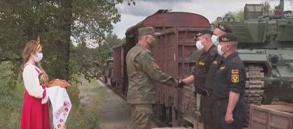 Видеофакт: белорусский танковый эшелон прибыл в Подмосковье - Sputnik Беларусь