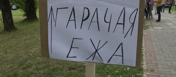 Как неравнодушные помогают освобожденным на Окрестина - Sputnik Беларусь