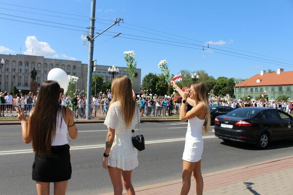 Площадь людей и флаг на весь город: чем запомнилось 14 августа в Гродно Площадь людей и флаг на весь город: чем запомнилось 14 августа в Гродно - Sputnik Беларусь