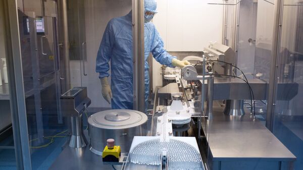 Производство вакцины от COVID-19 на фармацевтическом заводе  - Sputnik Беларусь
