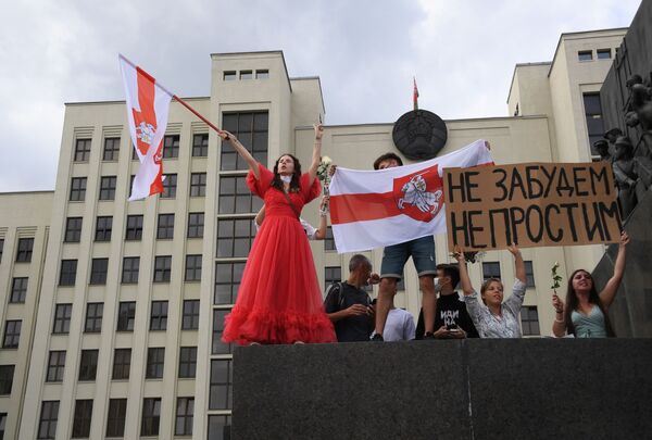 Участники акции протеста в Минске. - Sputnik Беларусь