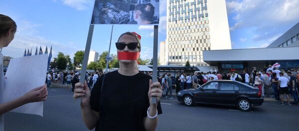 Митинг проходит перед зданием Белтелерадикомпании - Sputnik Беларусь